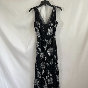 NWT WhiteHouseBlackMarket Jumpsuit Size 4 in Black and White